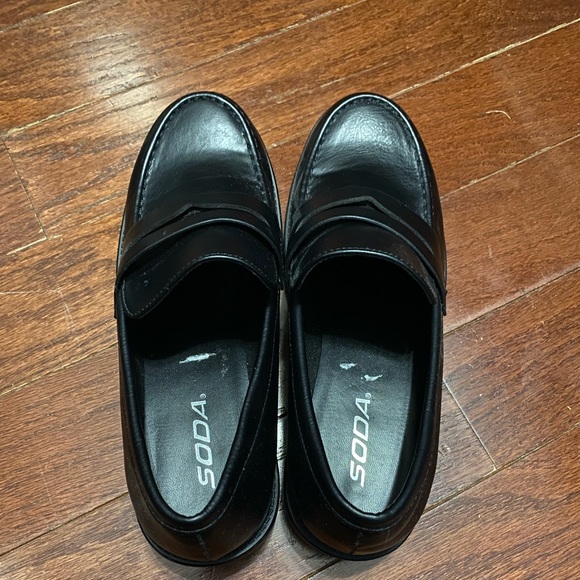 Women Slip on loafers aka penny loafers - Picture 2 of 6